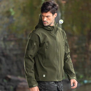 Protección Total Pro: Chaqueta Impermeable para Hombre